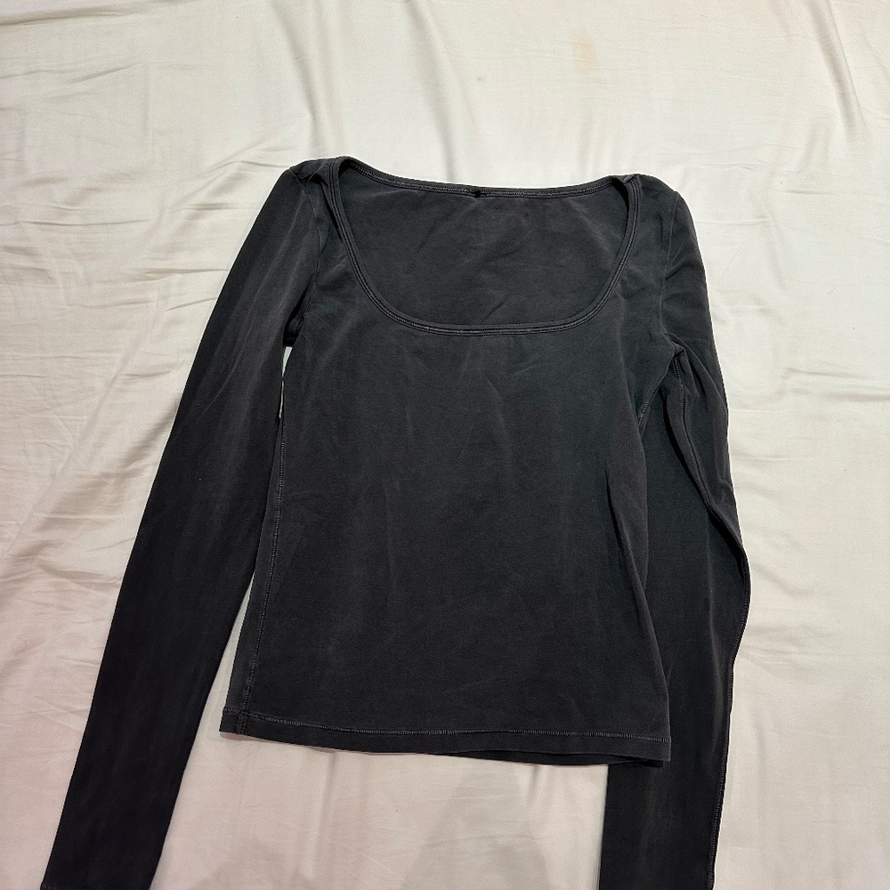 Skims New Vintage Scoop Long Sleeve T-Shirt in XS, Ash